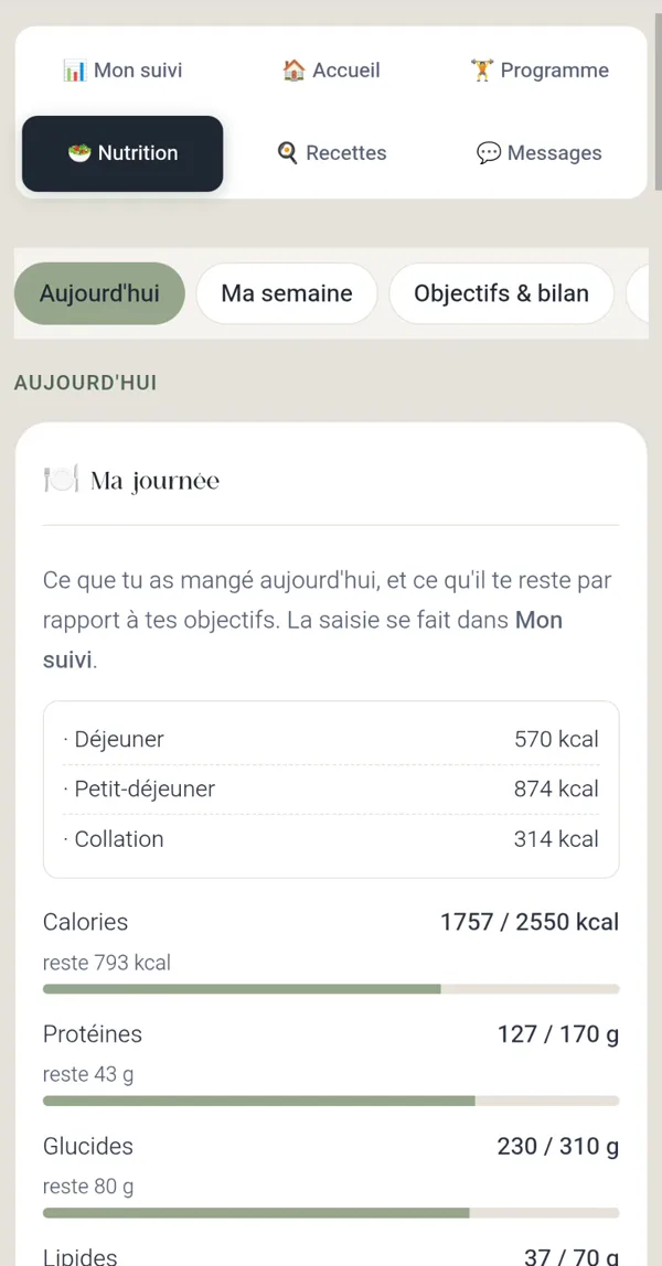 Espace client, onglet Nutrition : repas de la journée et avancement des calories et macros face aux objectifs